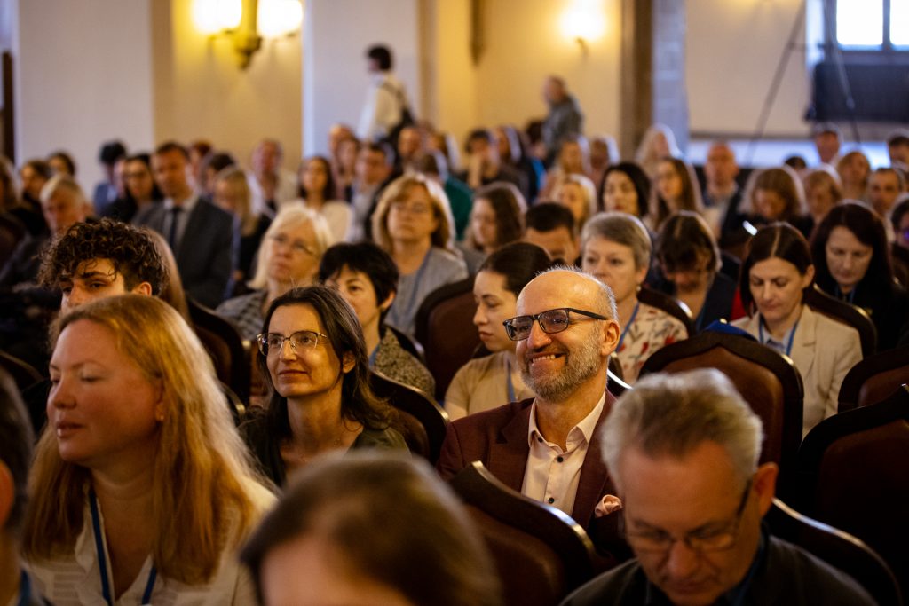 Zdjęcie uczestników konferencji „Przyszłość już tu jest”.