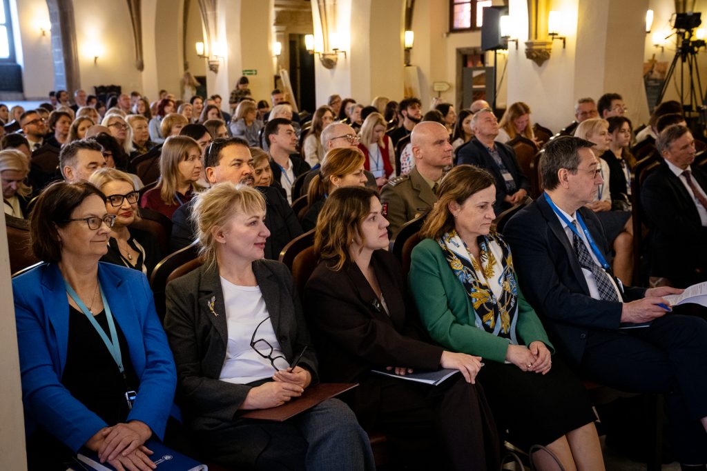 Zdjęcie uczestników konferencji „Przyszłość już tu jest”.